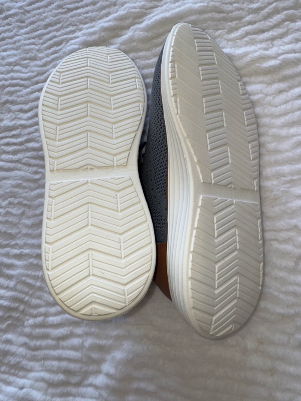 Vilocy Grey Knit Men's Casual Sneakers with Brown Accents - Picture 5 of 6